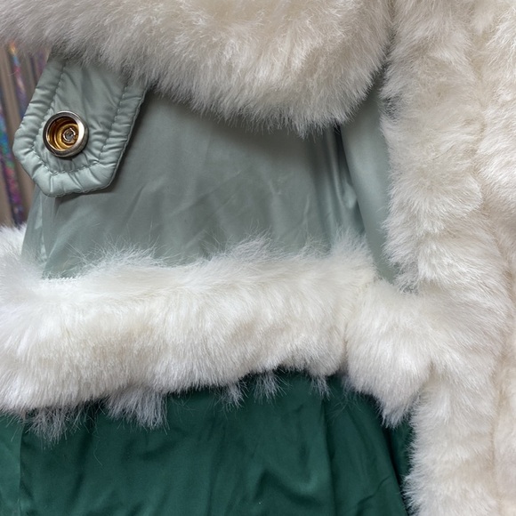 New!Green Coat - Picture 2 of 3